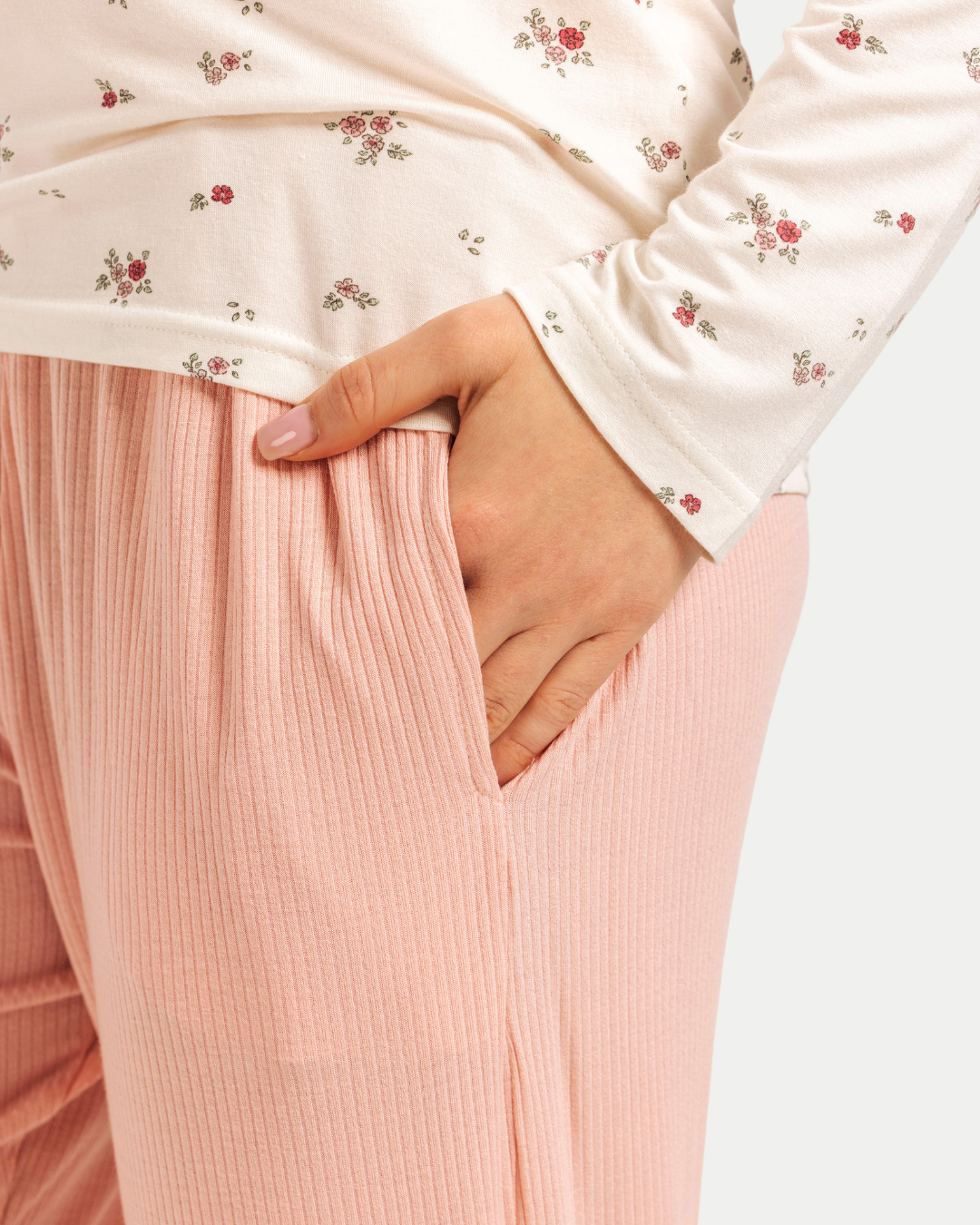 بيجاما حريمي بزراير ورود الربيع