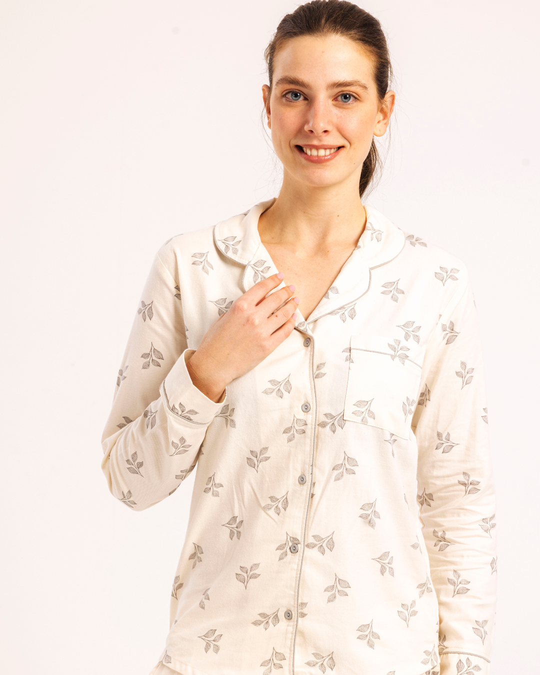 بيجاما حريمى بزراير اوراق الشجر