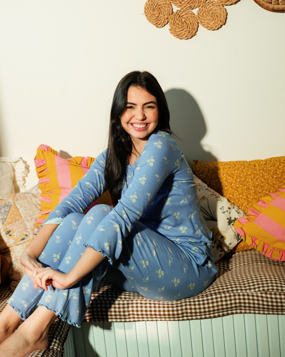 بيجاما حريمي بكم و بنطلون مطبوع ورود هندسيه صغيره