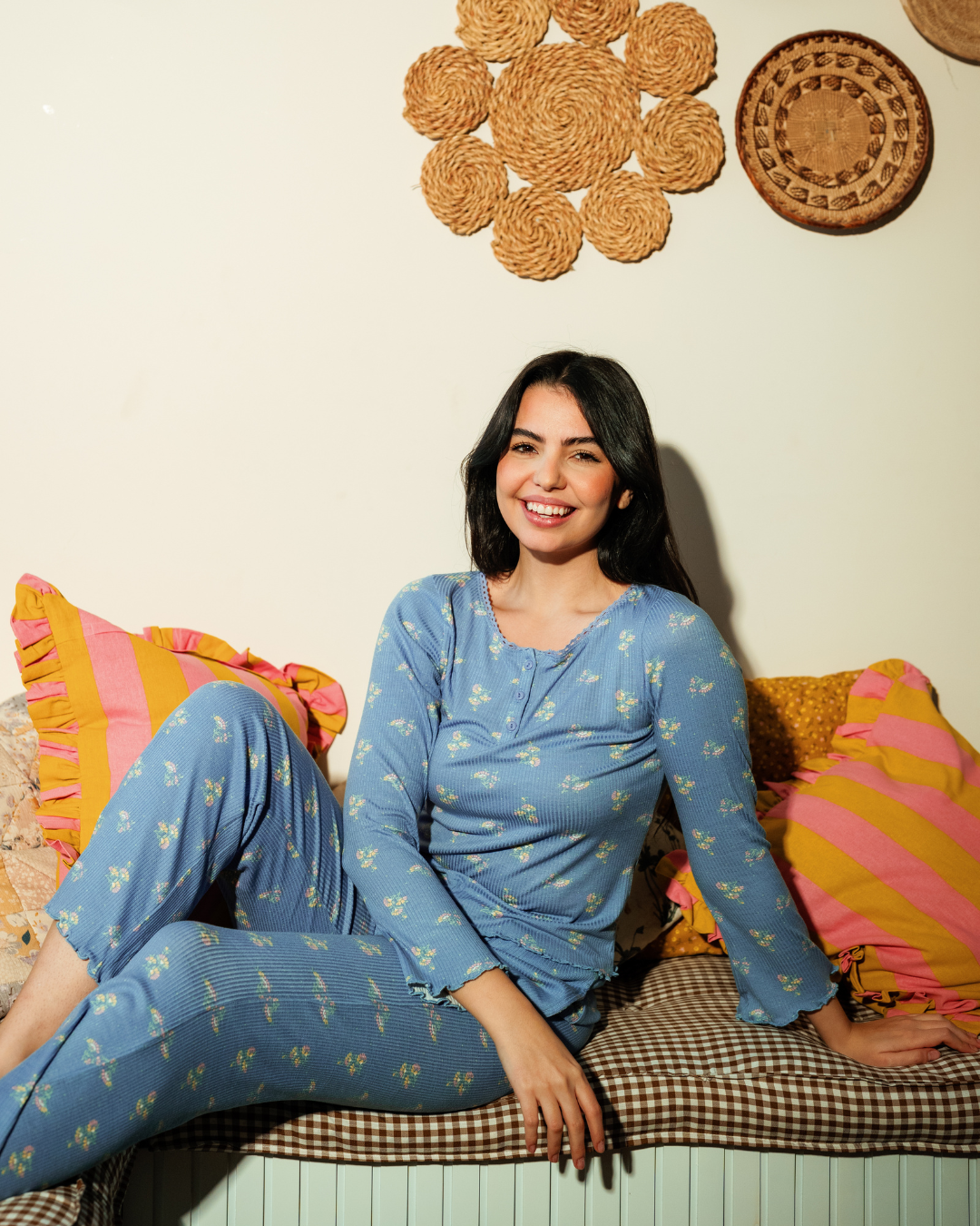 بيجاما حريمي بكم و بنطلون مطبوع ورود هندسيه صغيره