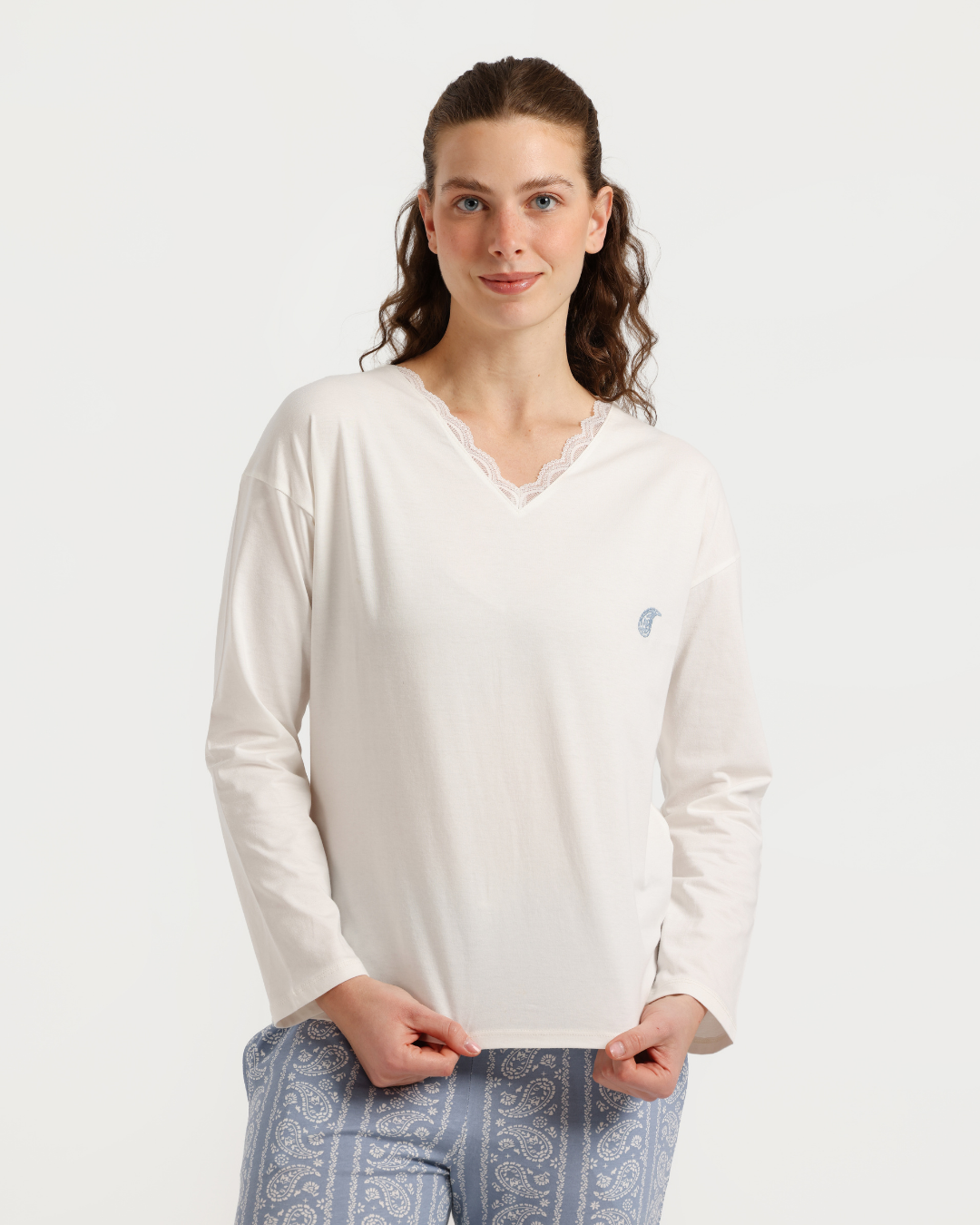 بيجاما حريمي بكم و بنطلون مطبوع اشكال هندسيه