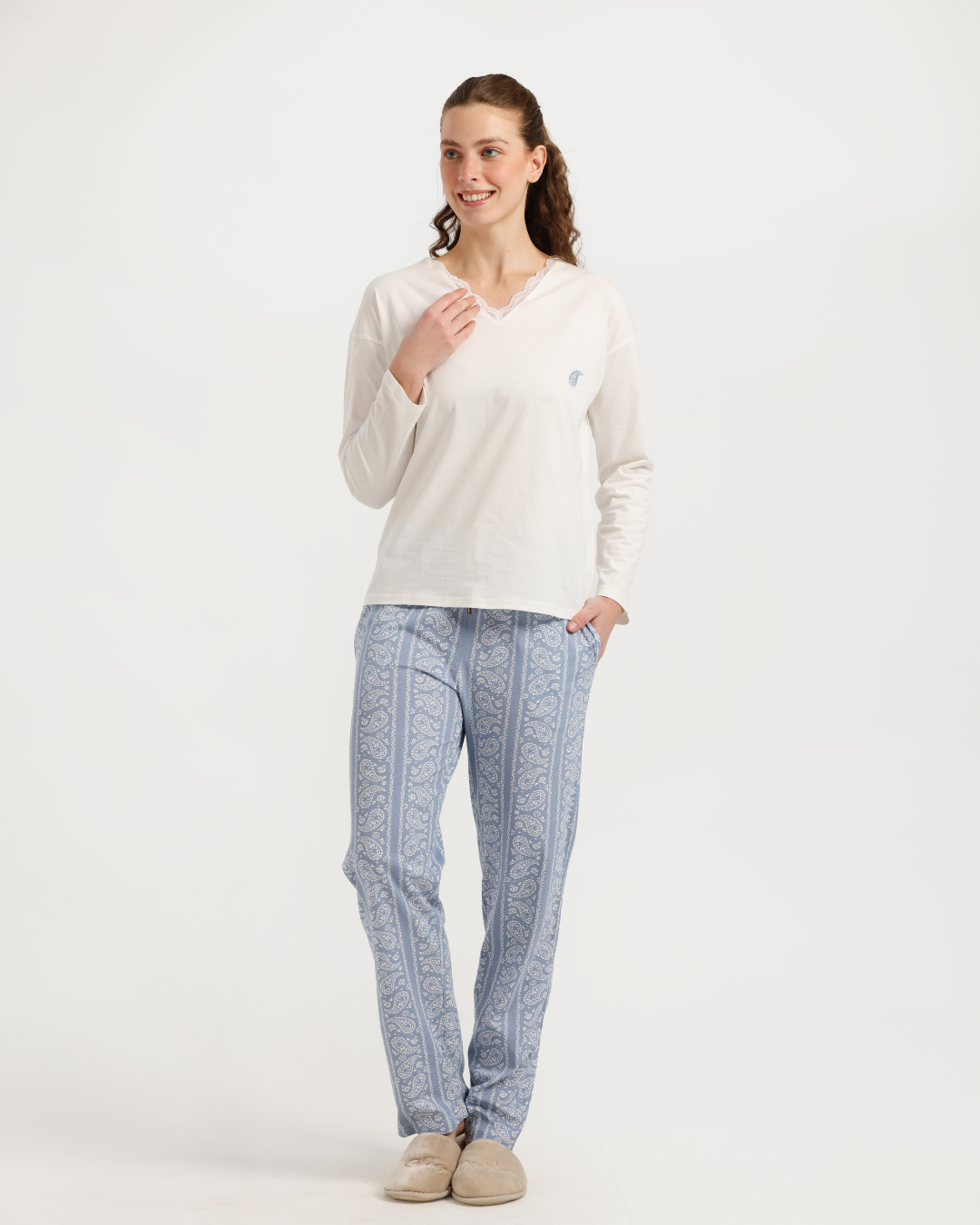 بيجاما حريمي بكم و بنطلون مطبوع اشكال هندسيه