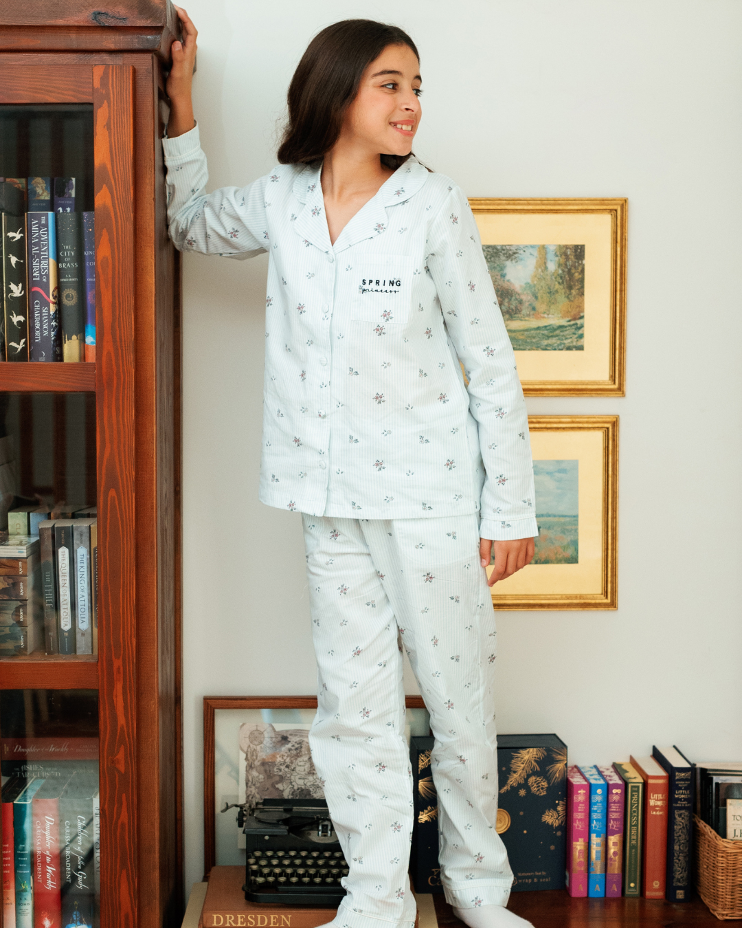 بيجاما بناتي بزراير خطوط و زهور