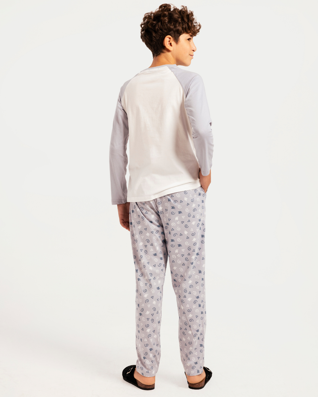 بيجاما اولادى كم رجلان  و بنطلون