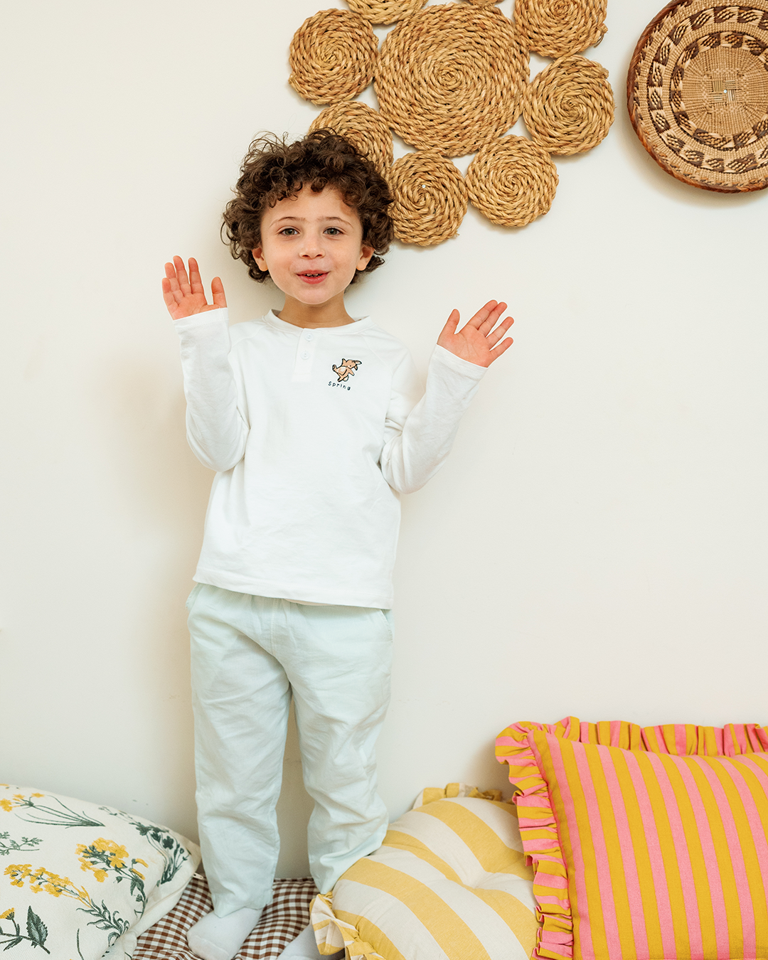 بيجاما أطفال ولادى بزراير و كُم طويل كائنات الربيع