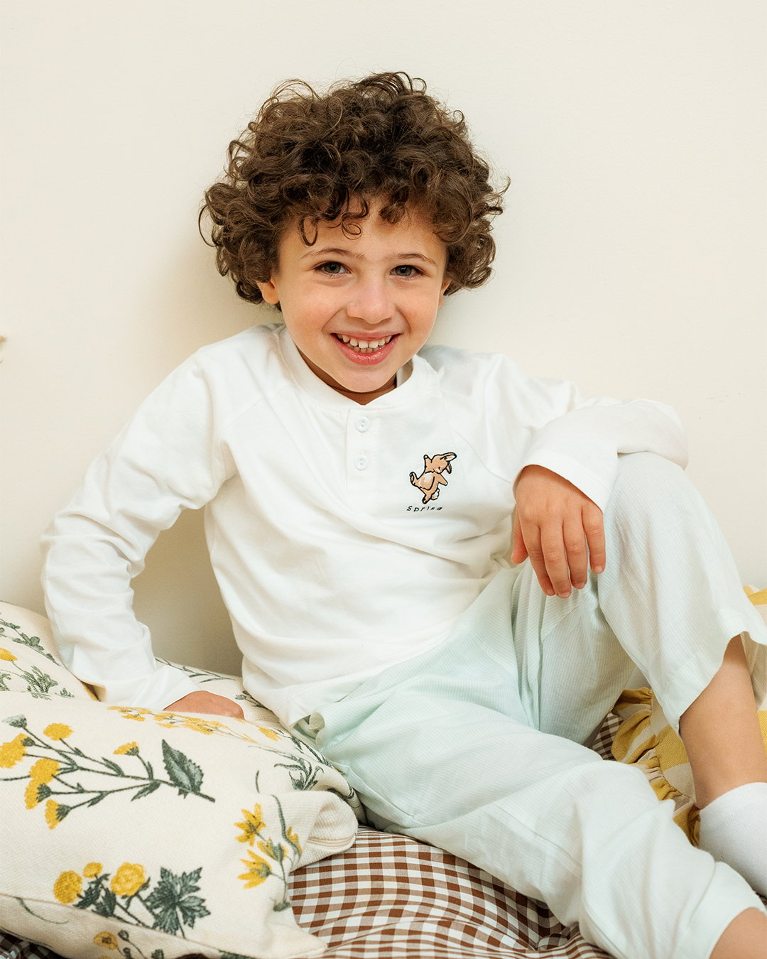 بيجاما أطفال ولادى بزراير و كُم طويل كائنات الربيع