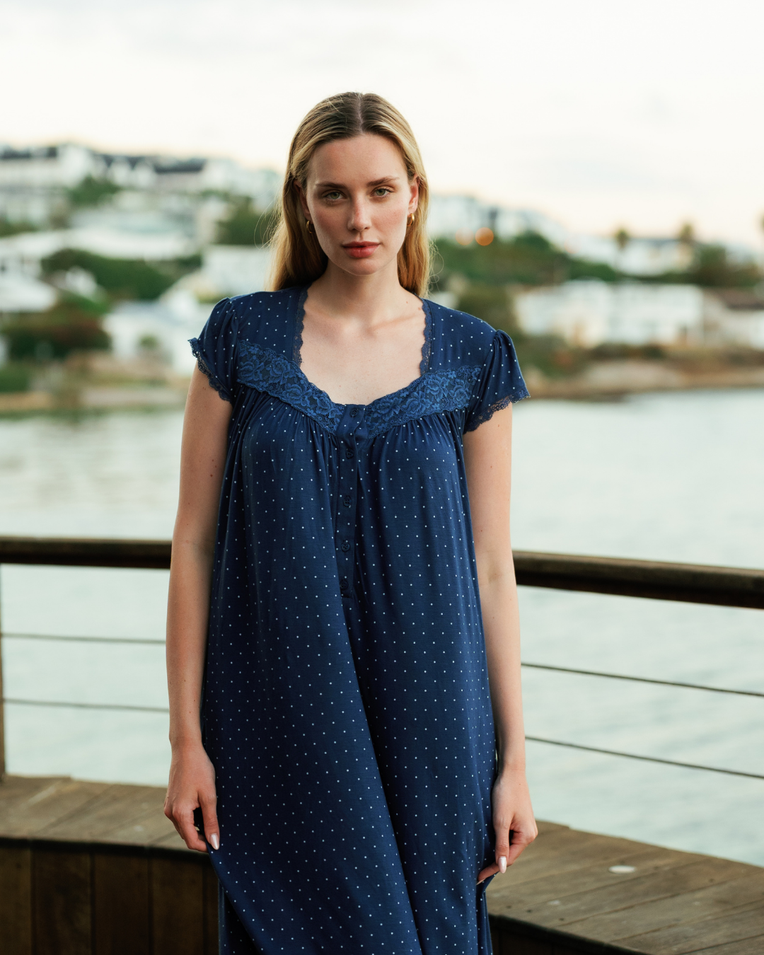 جلابية نص كم بدانتِل منقّطة