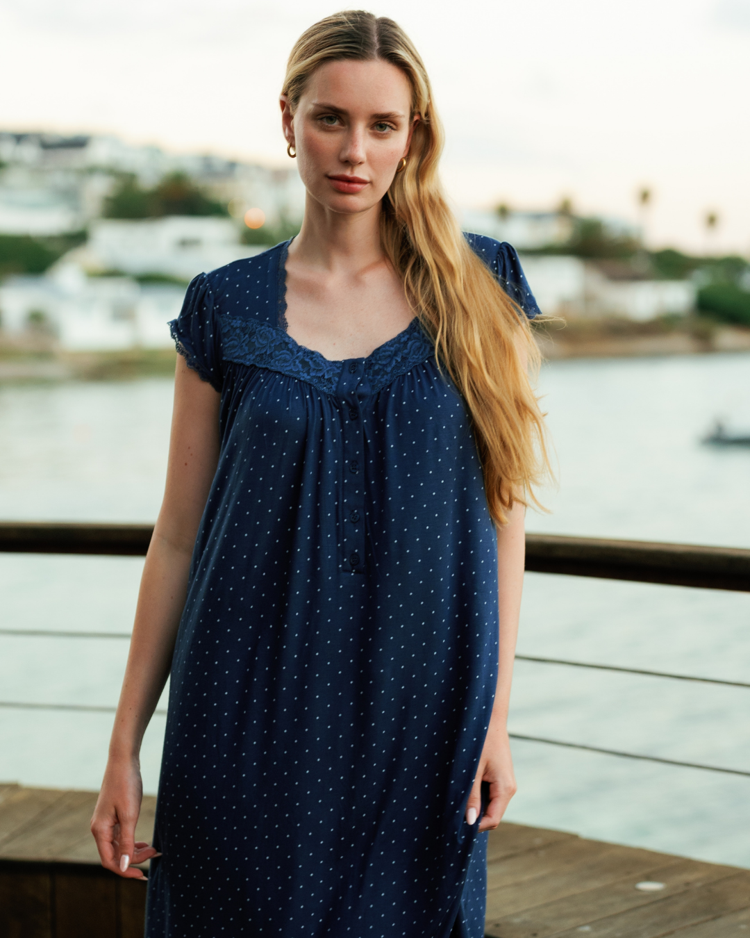 جلابية نص كم بدانتِل منقّطة