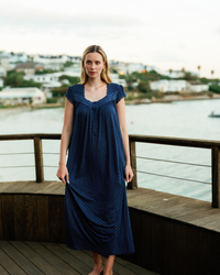 جلابية نص كم بدانتِل منقّطة