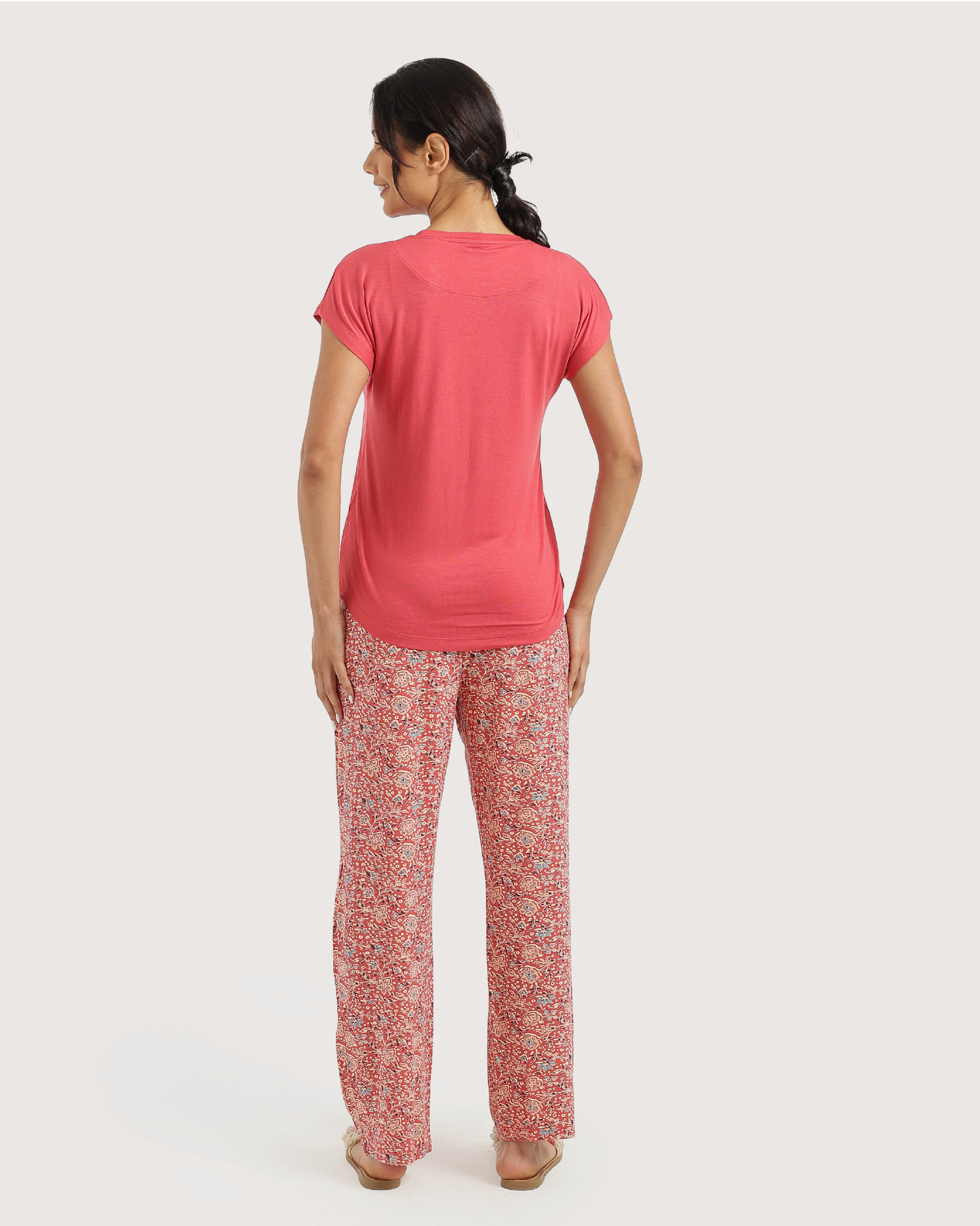 بيجاما نُص كُم  ألوان الصيف الدافئة