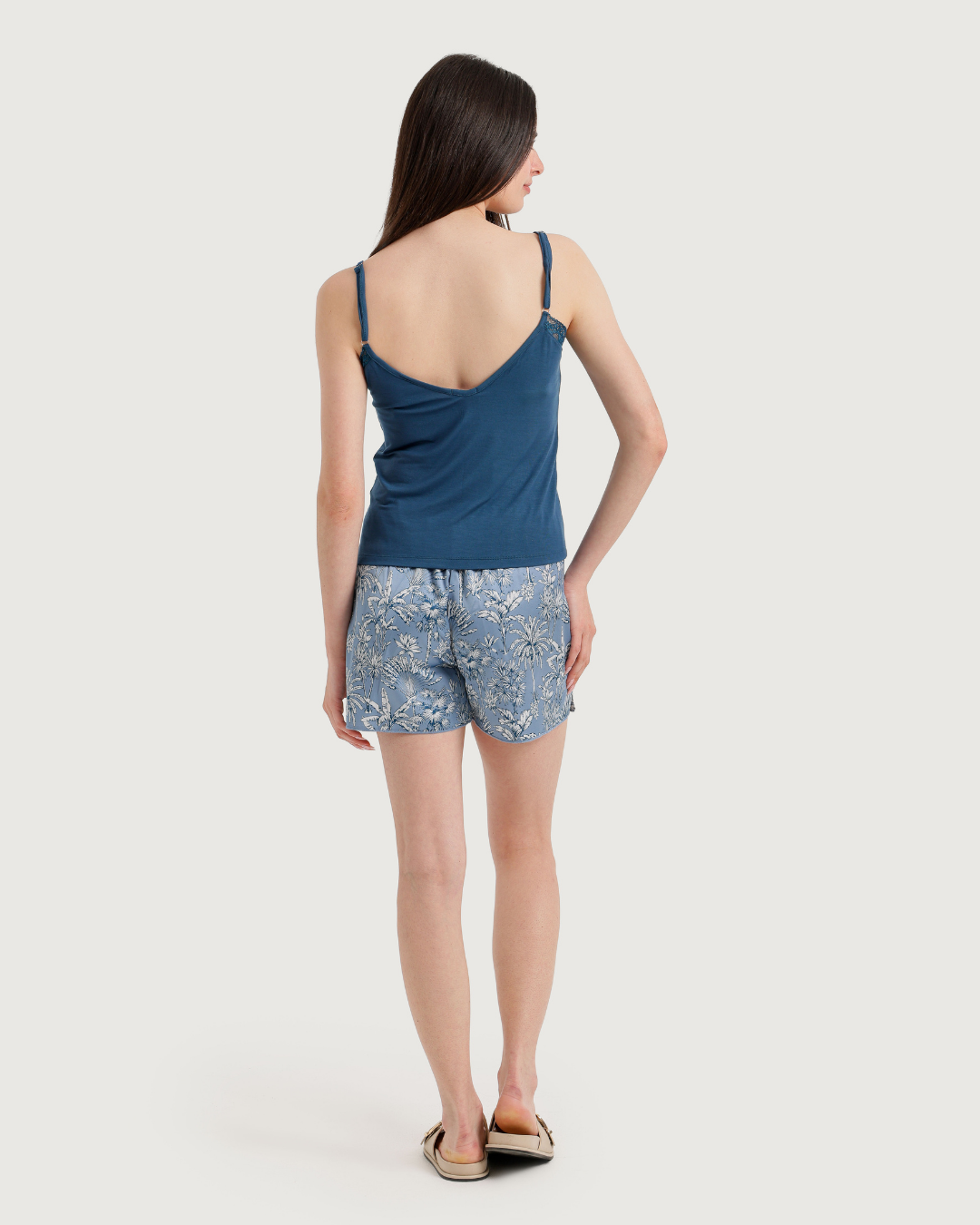 Women's pajamas with a tropical atmosphere