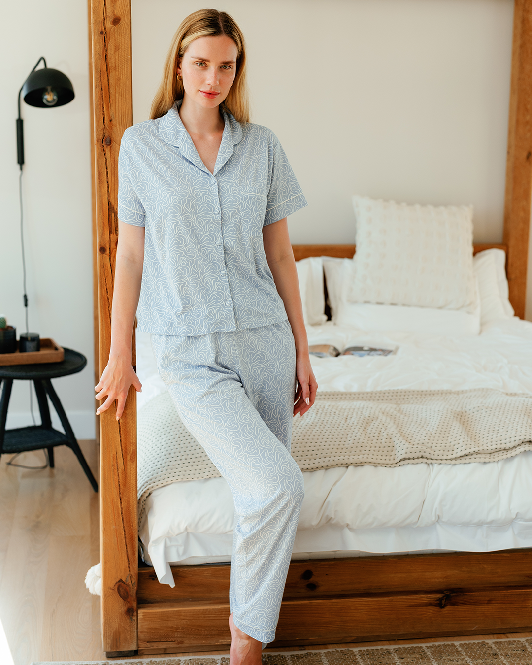 بيجاما حريمى كلاسيك بنقشة خطوط مموجة أنيقة