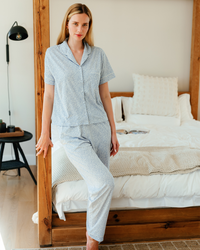 بيجاما حريمى كلاسيك بنقشة خطوط مموجة أنيقة