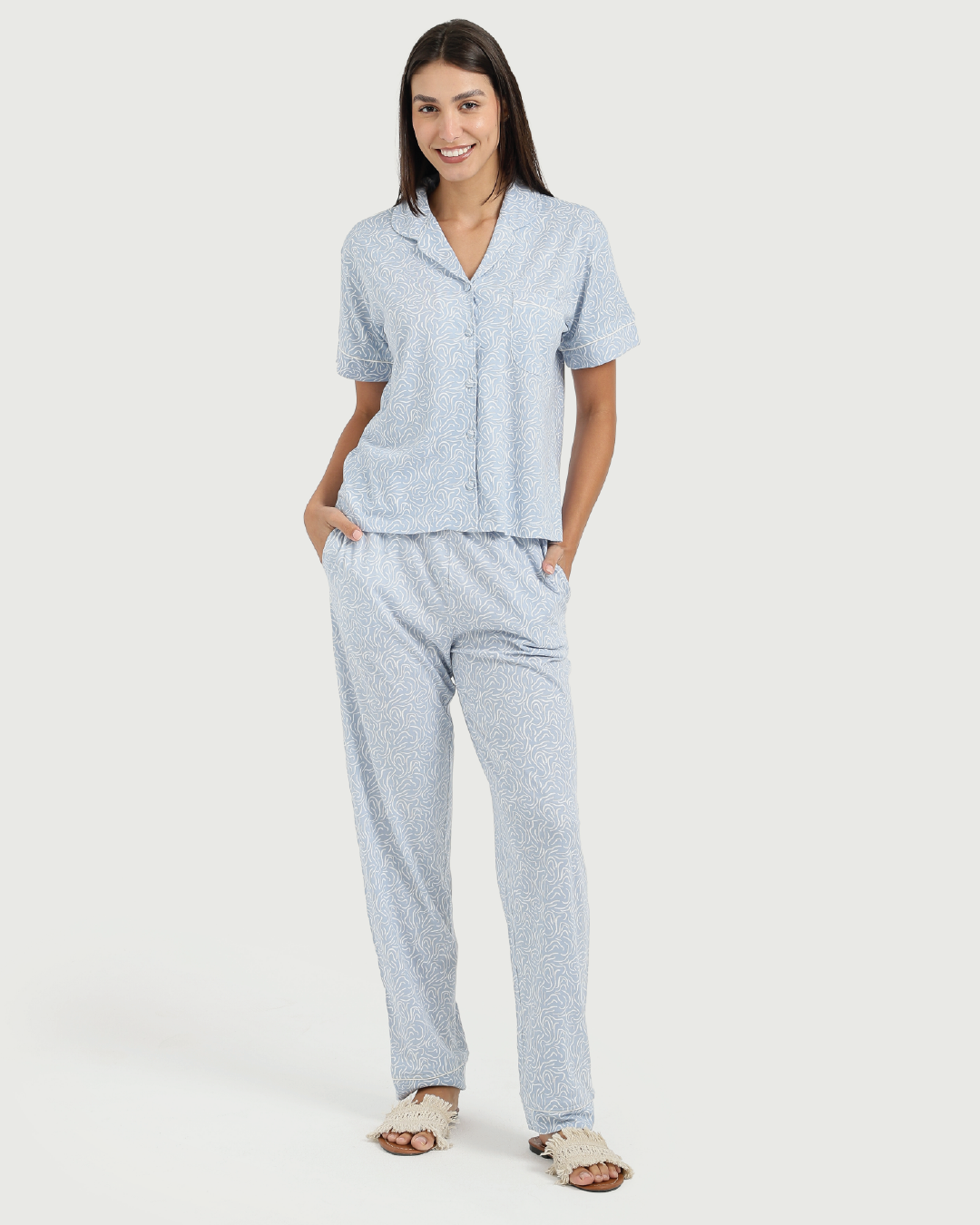 بيجاما حريمى كلاسيك بنقشة خطوط مموجة أنيقة