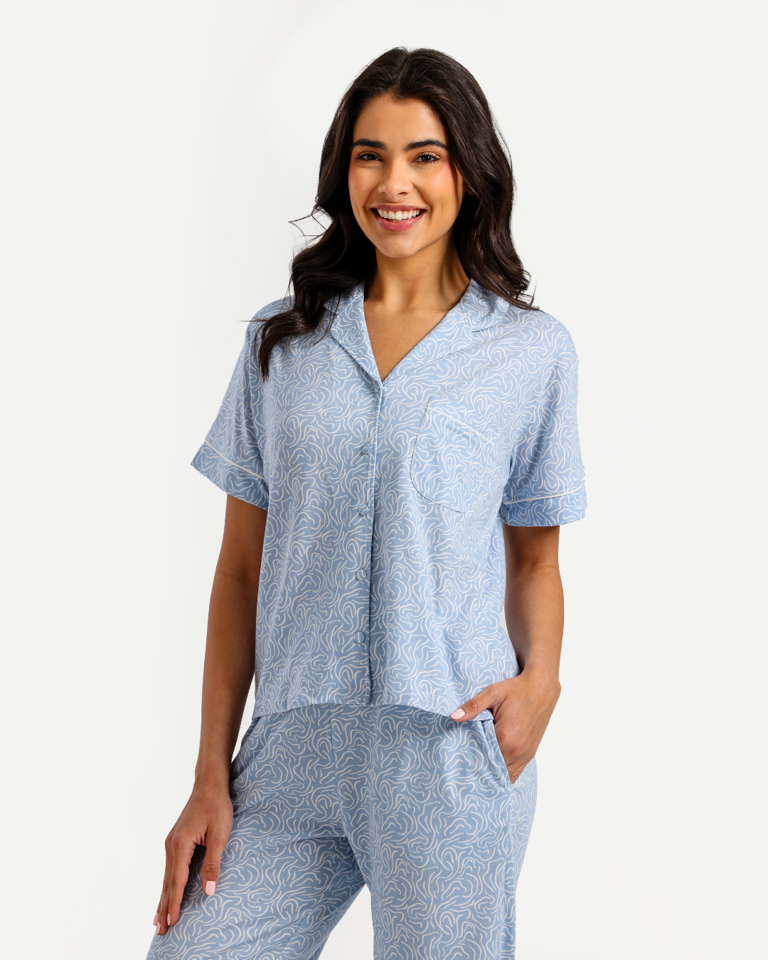 بيجاما حريمى كلاسيك بنقشة خطوط مموجة أنيقة