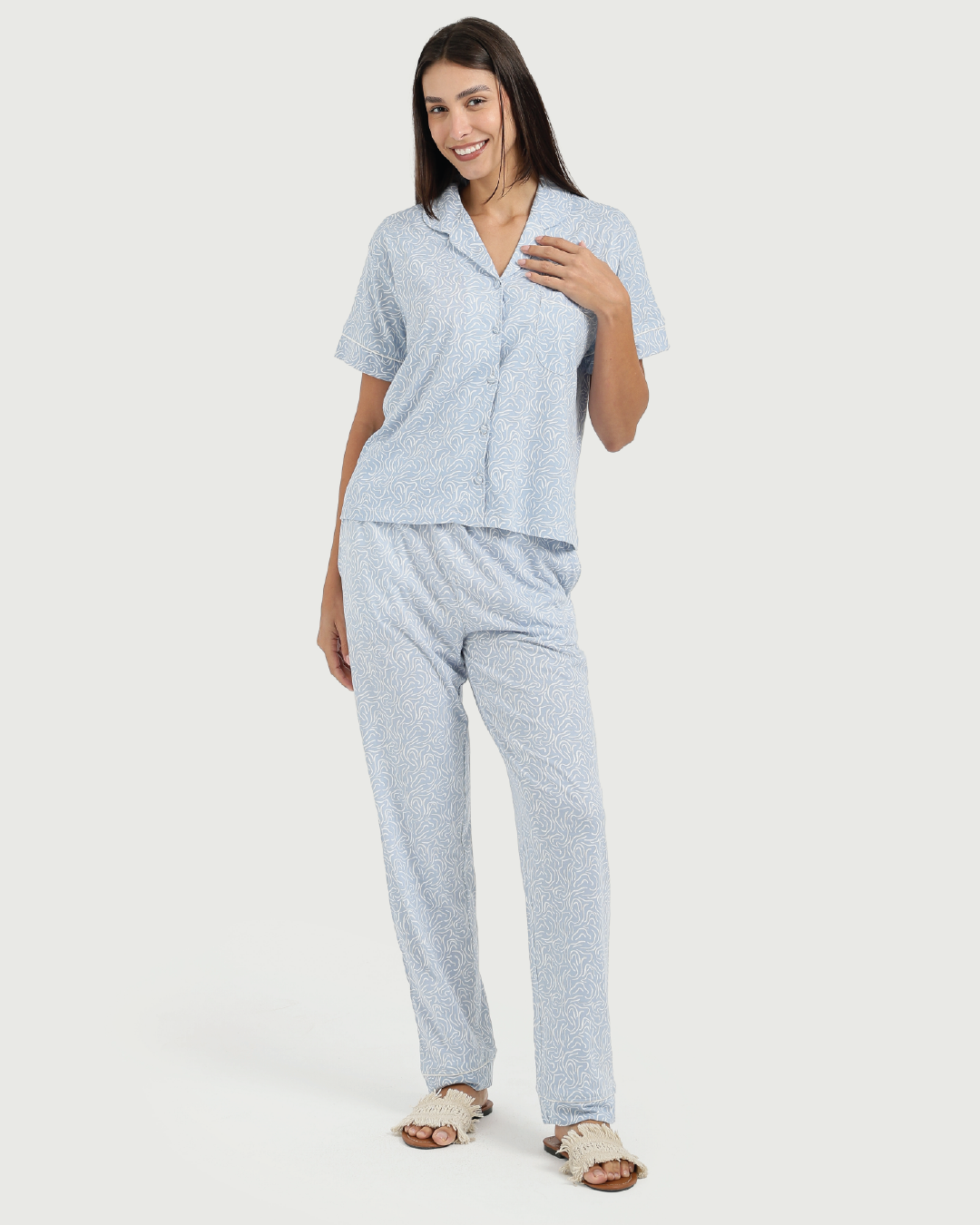 بيجاما حريمى كلاسيك بنقشة خطوط مموجة أنيقة