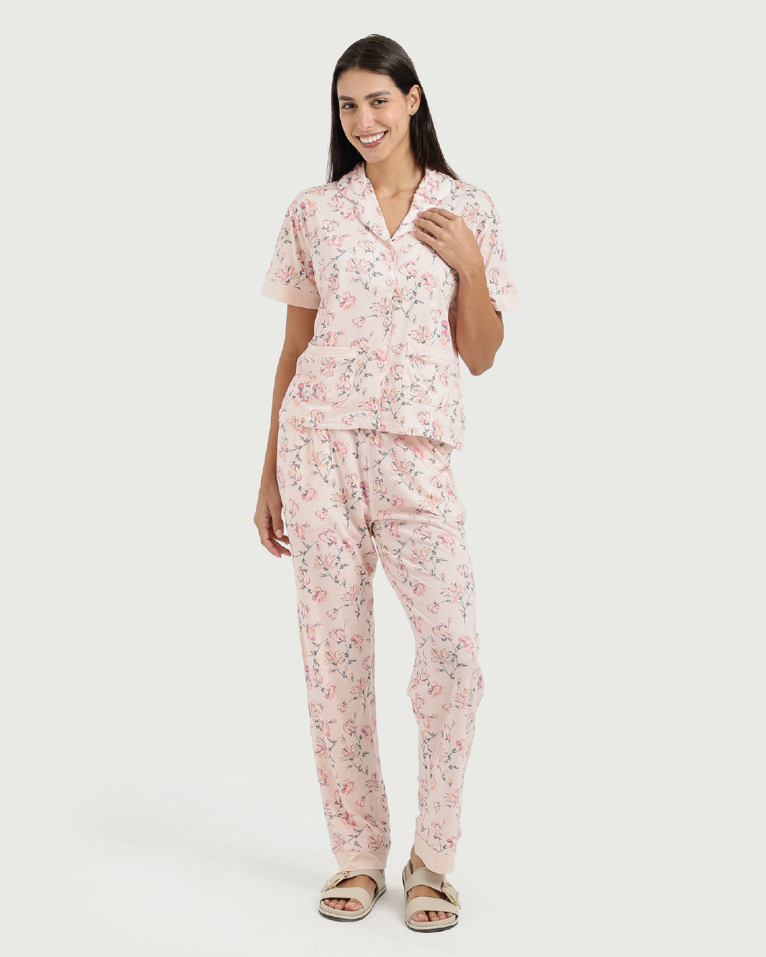 بيجاما بزراير حريمي ورد تجريدي