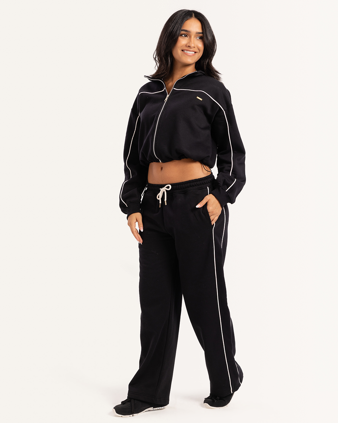 ترننج ميلتون بسوسته و بنطلون واسع