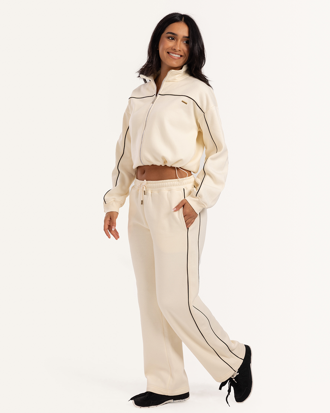 ترننج ميلتون بسوسته و بنطلون واسع