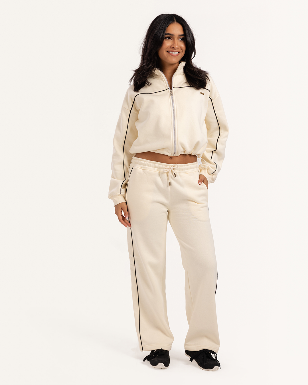 ترننج ميلتون بسوسته و بنطلون واسع