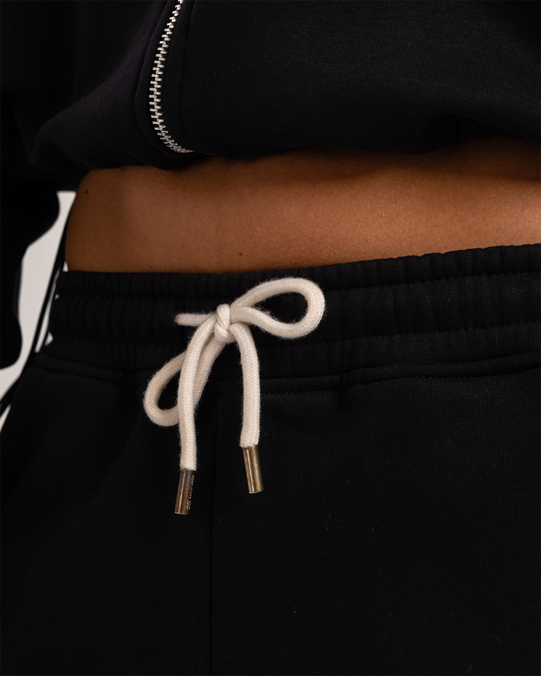 ترننج ميلتون بسوسته و بنطلون واسع