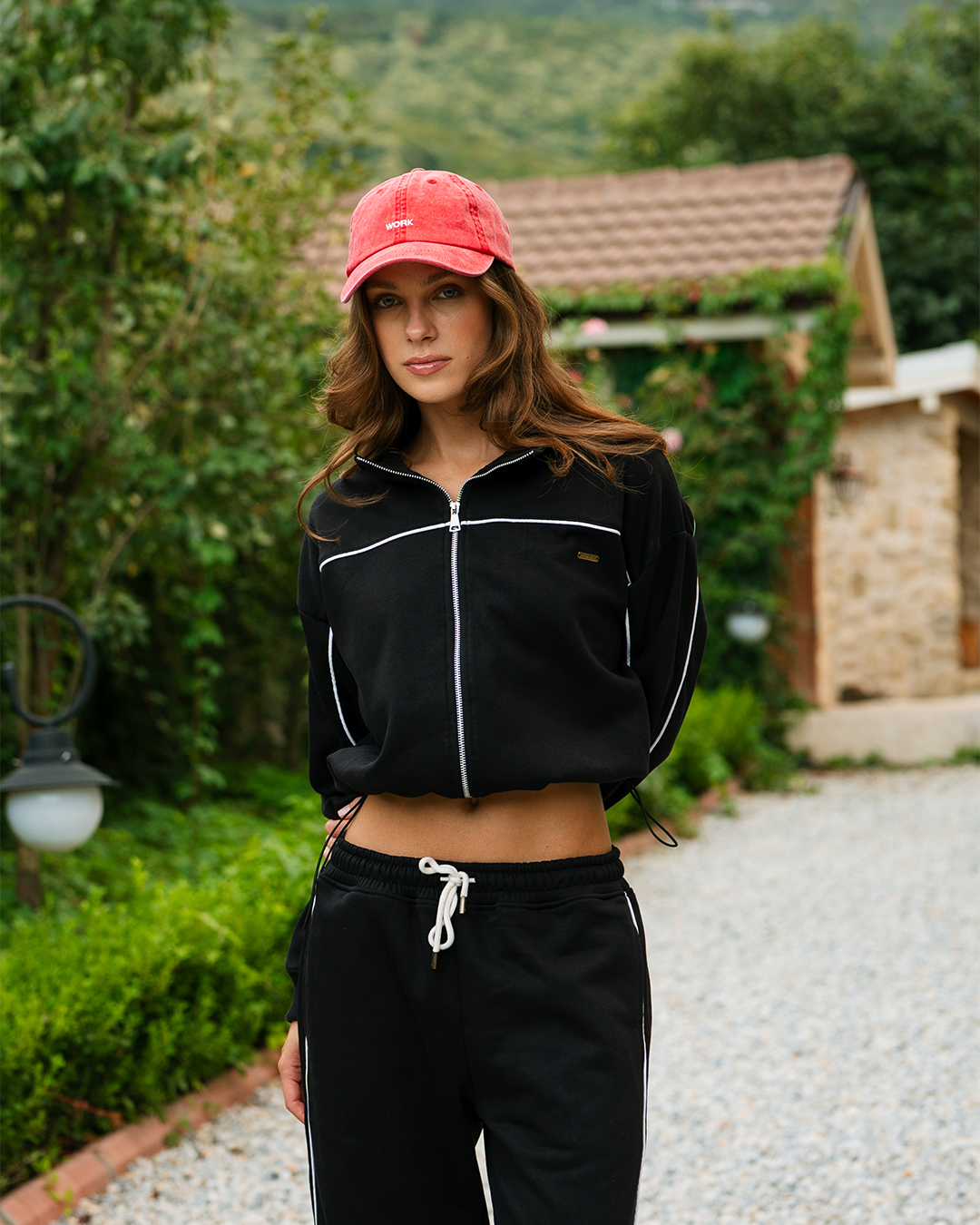 ترننج ميلتون بسوسته و بنطلون واسع