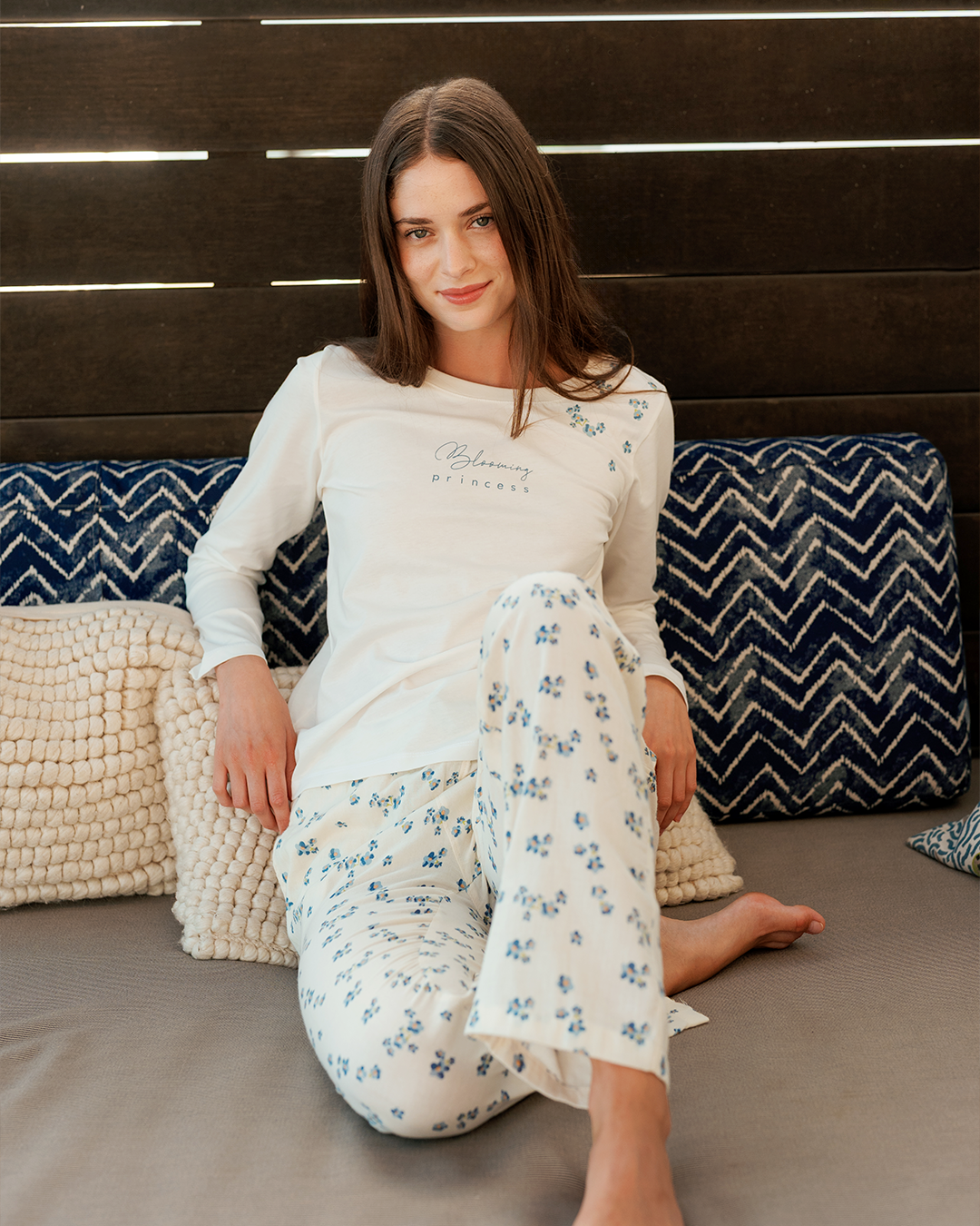 بيجاما أنيقة بألوان كريمية