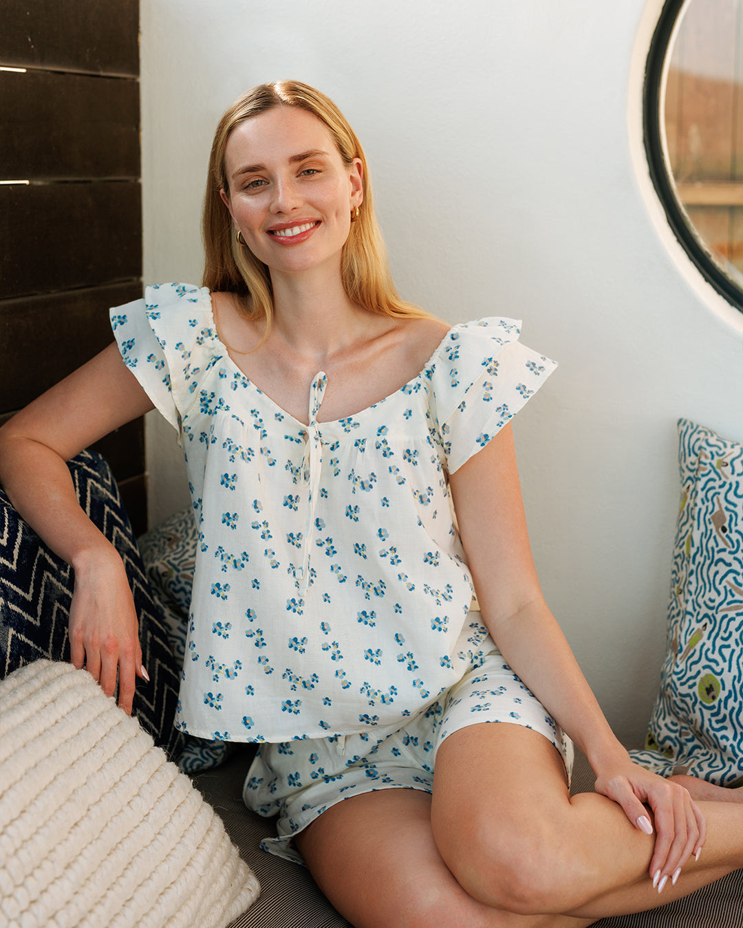 بيجاما قصيرة أنيقة بألوان كريمية