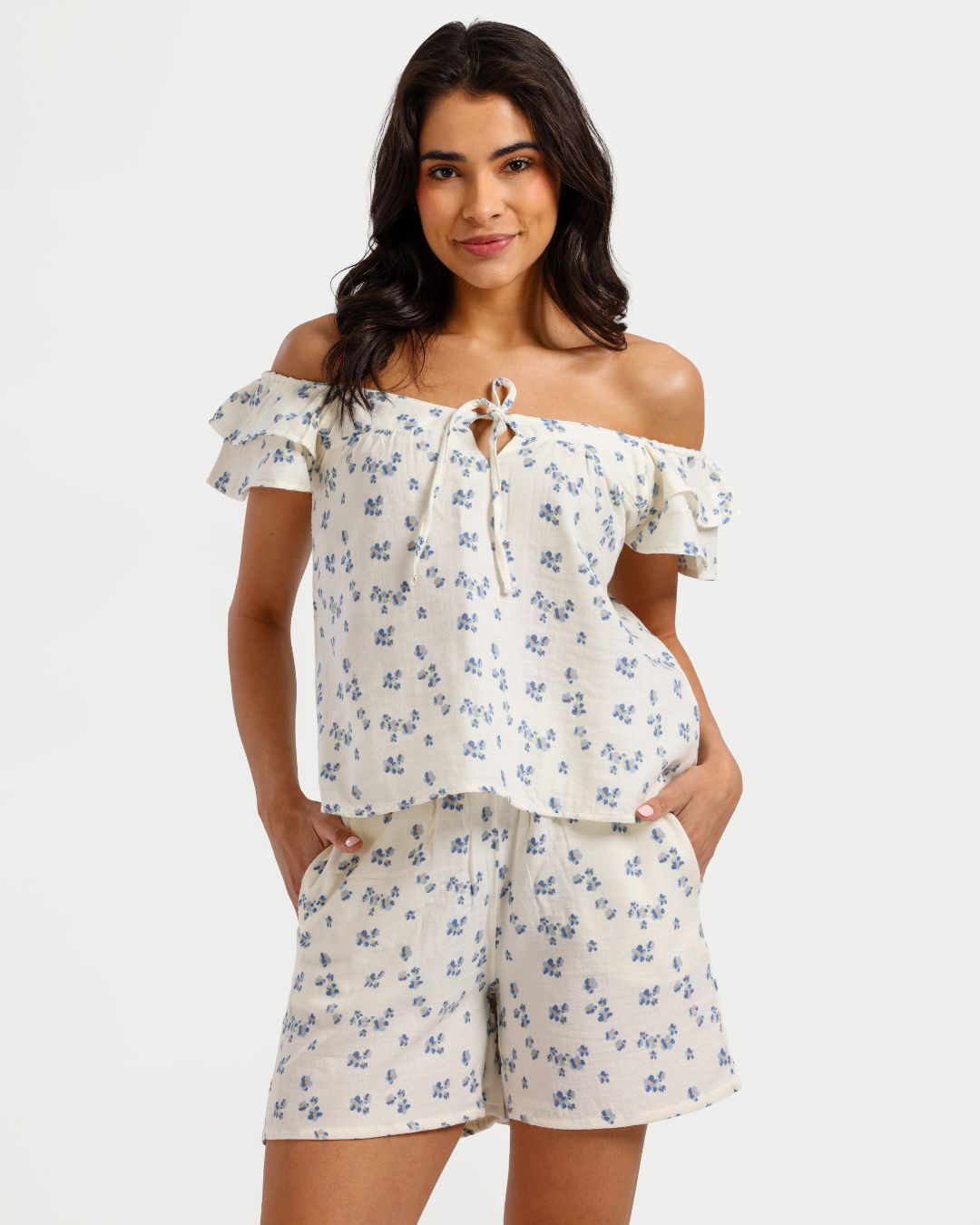 بيجاما قصيرة أنيقة بألوان كريمية