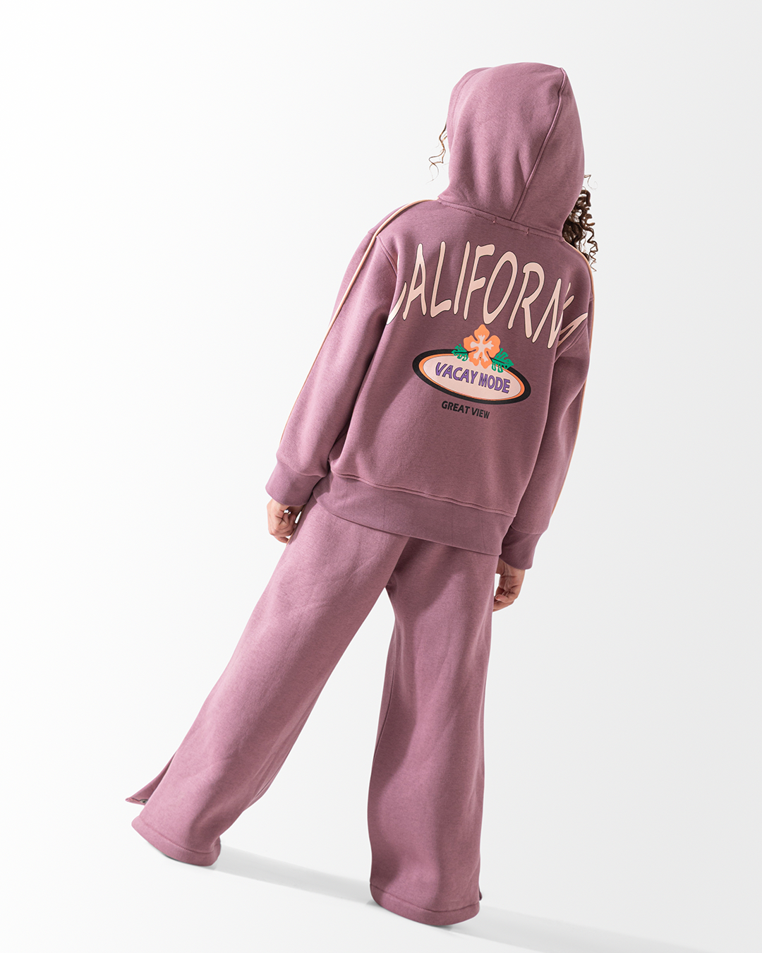 California  طقم بناتي