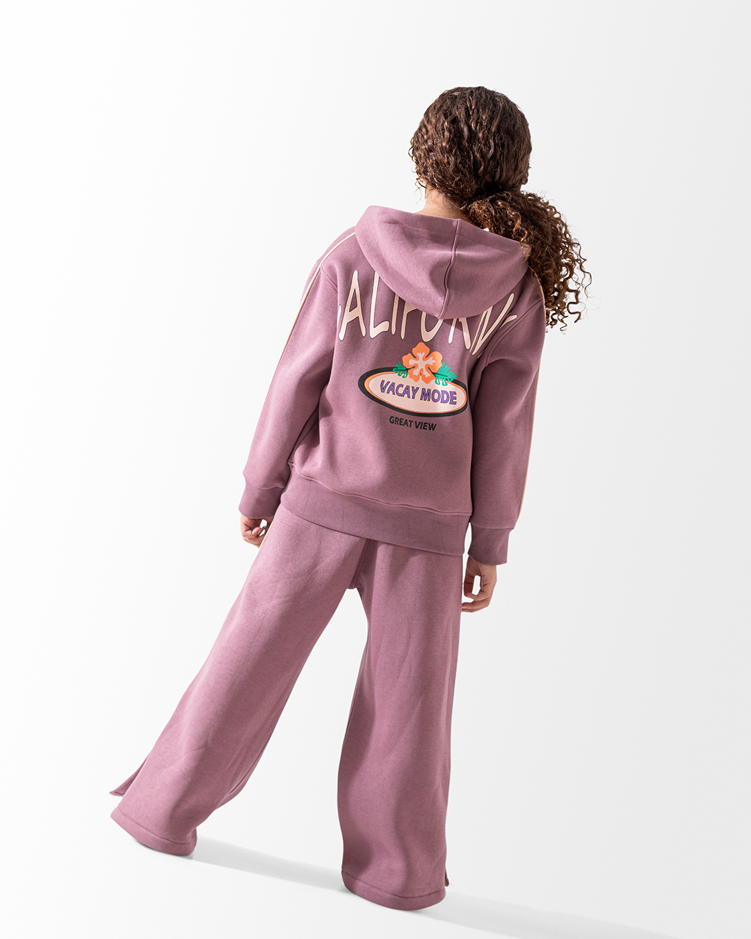 California  طقم بناتي