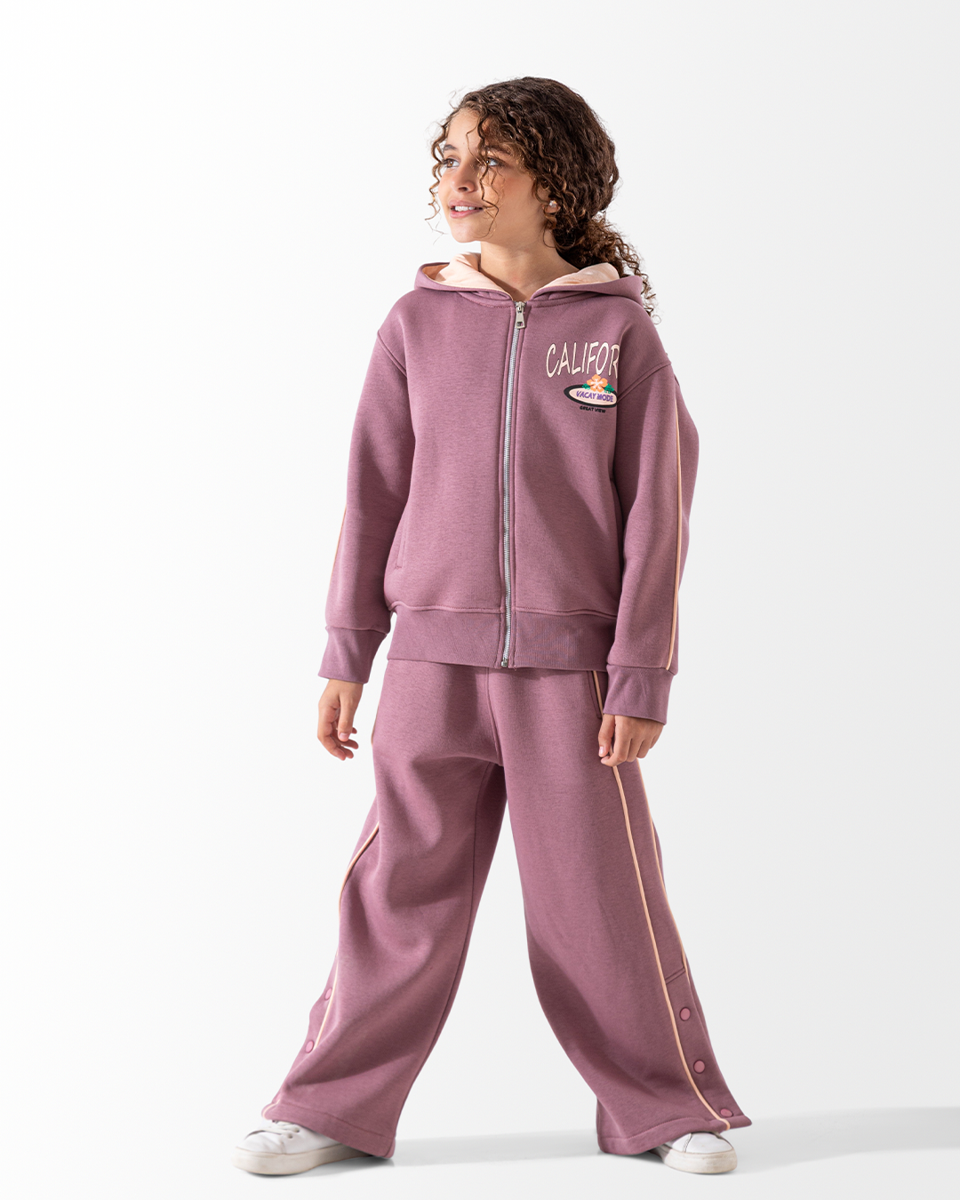 California  طقم بناتي