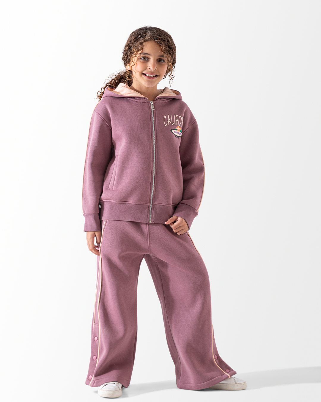 California  طقم بناتي