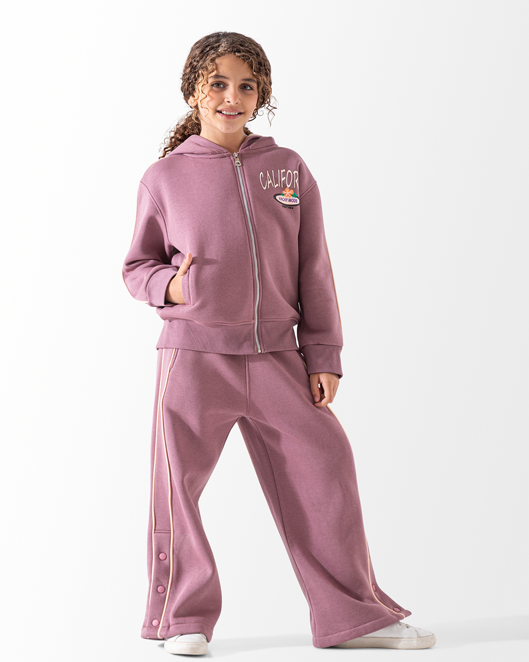 California  طقم بناتي