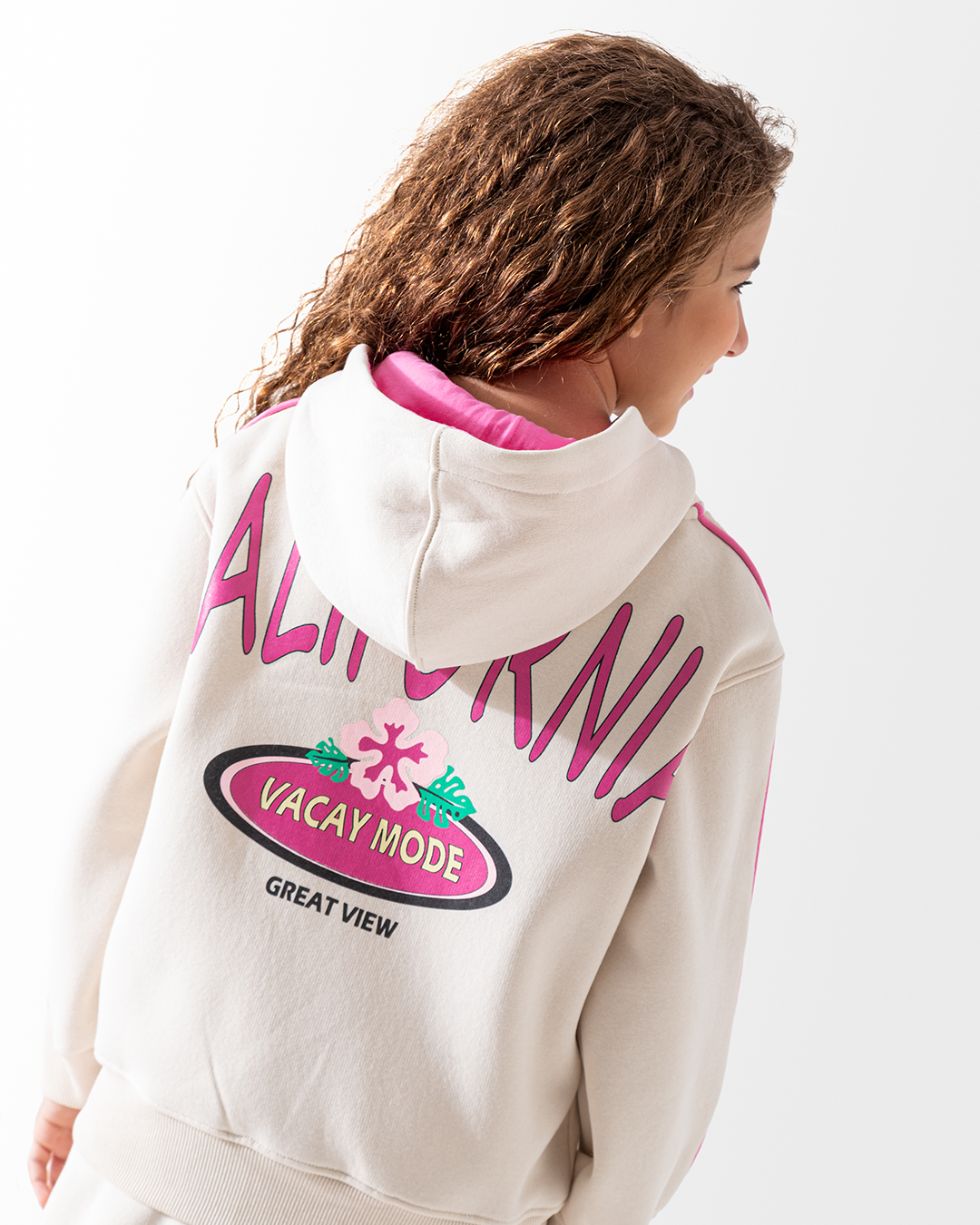 California  طقم بناتي