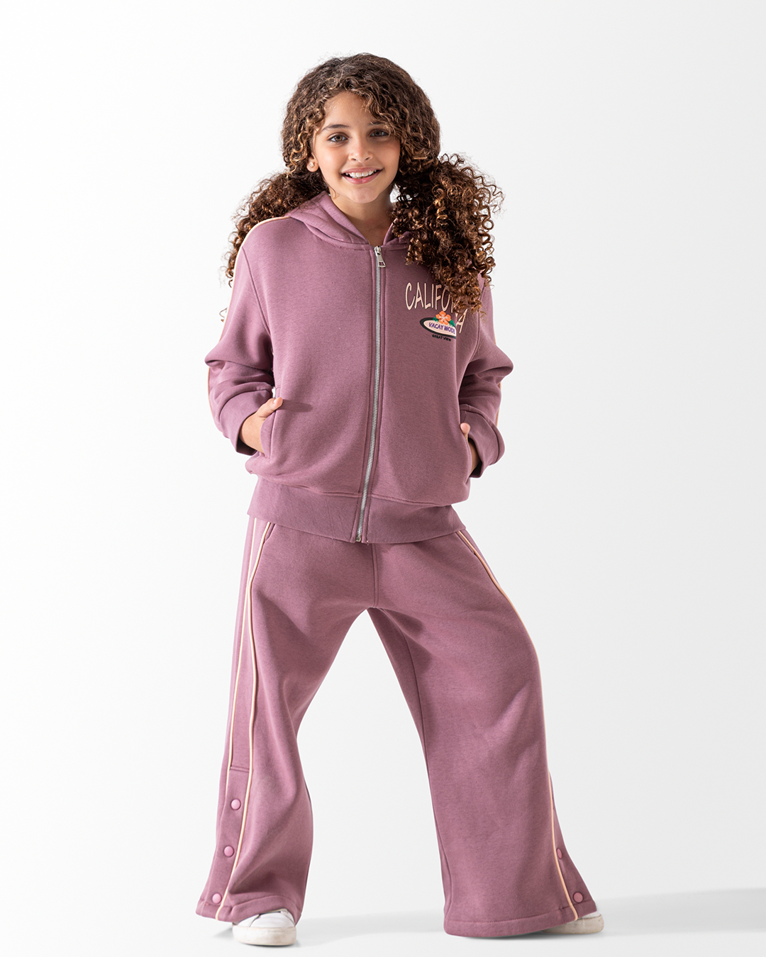 California  طقم بناتي