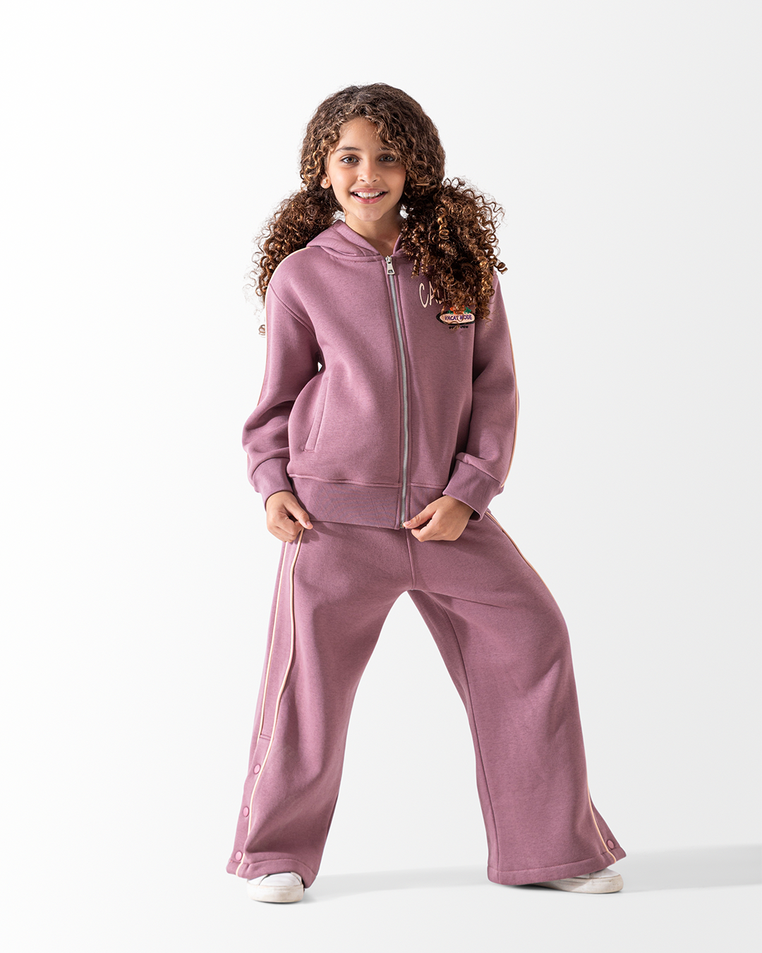 California  طقم بناتي