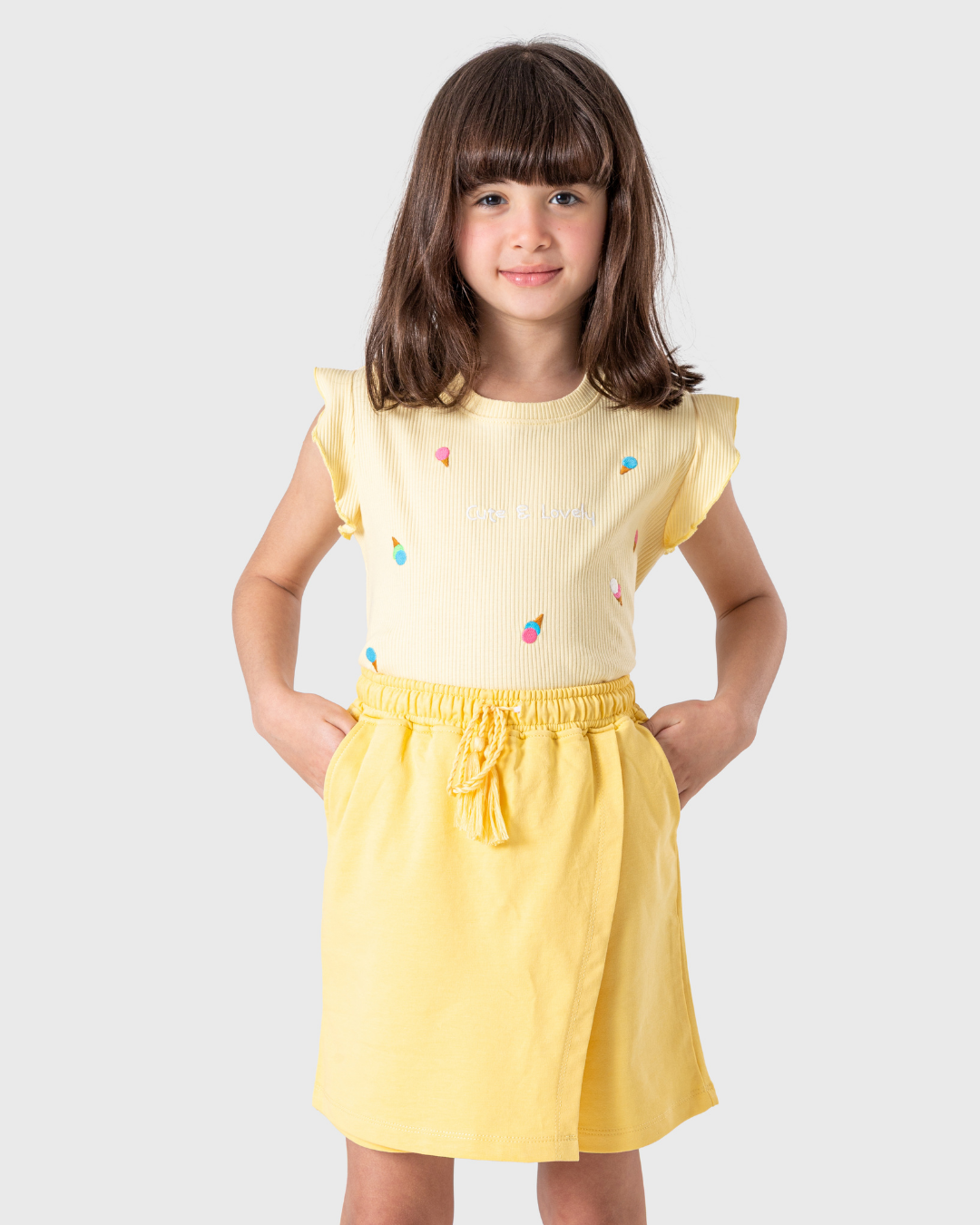 طقم بناتي لطيف و جميل