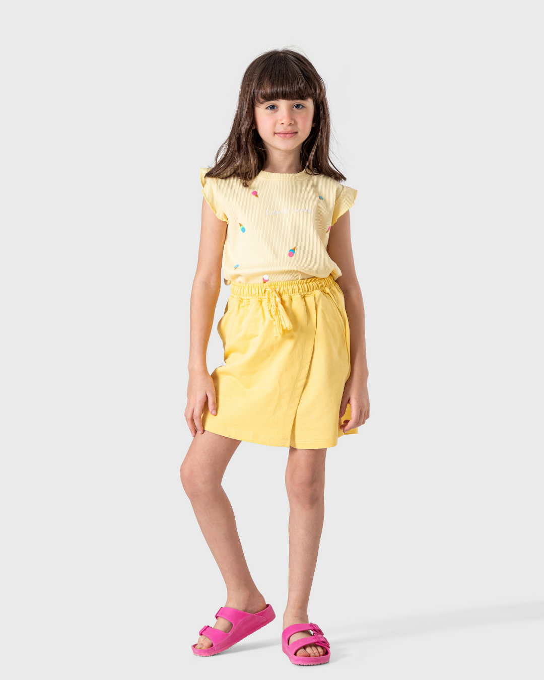 طقم بناتي لطيف و جميل