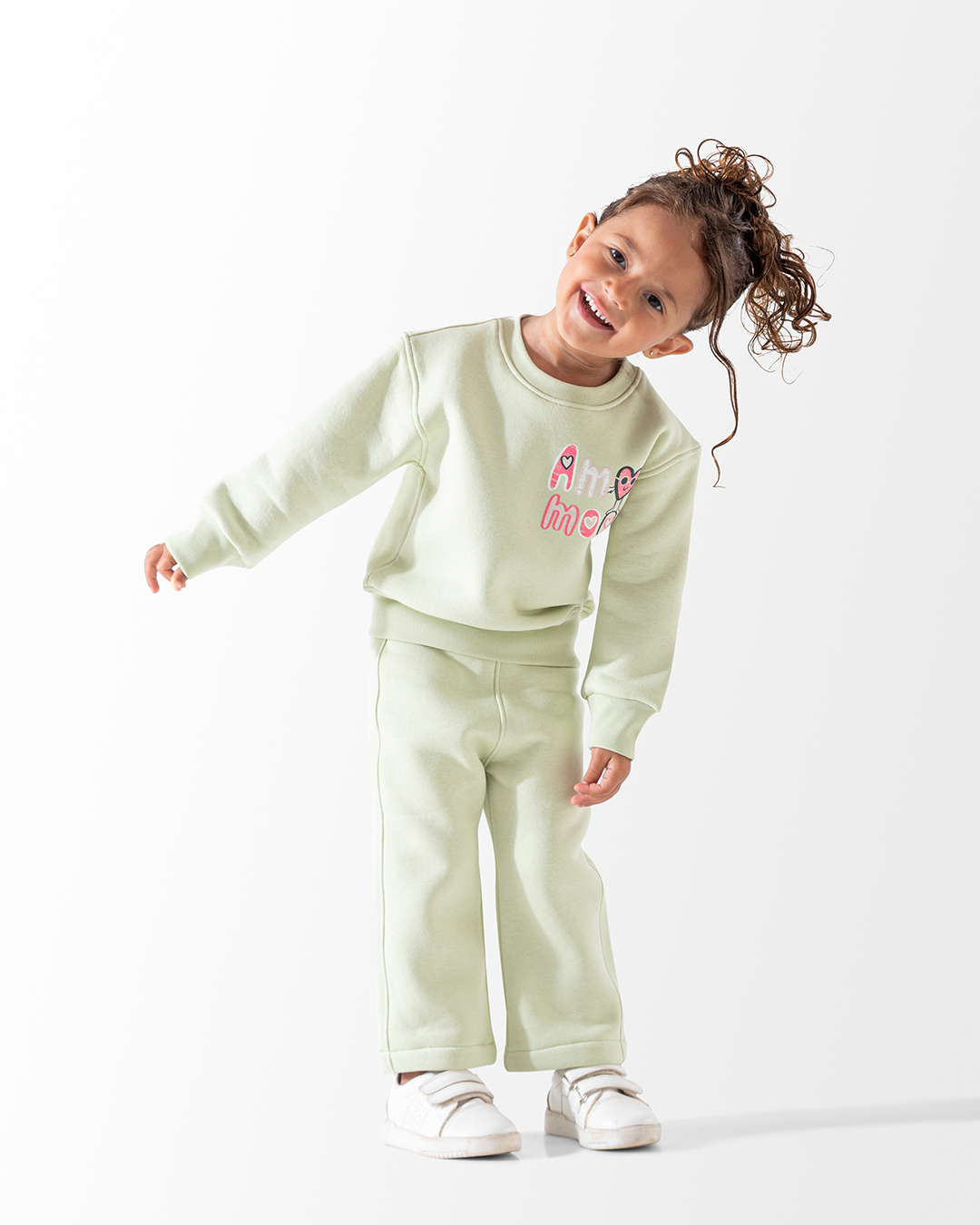 Amour mood NB طقم بناتي