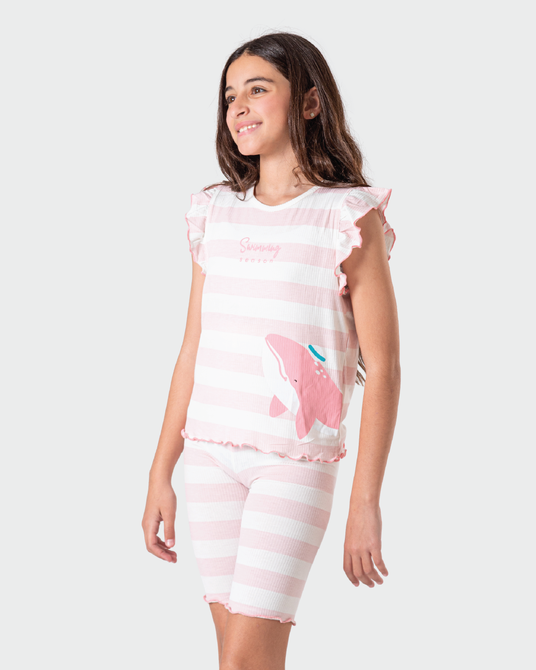 بيجاما مخططة بتصميم الحوت اللطيف