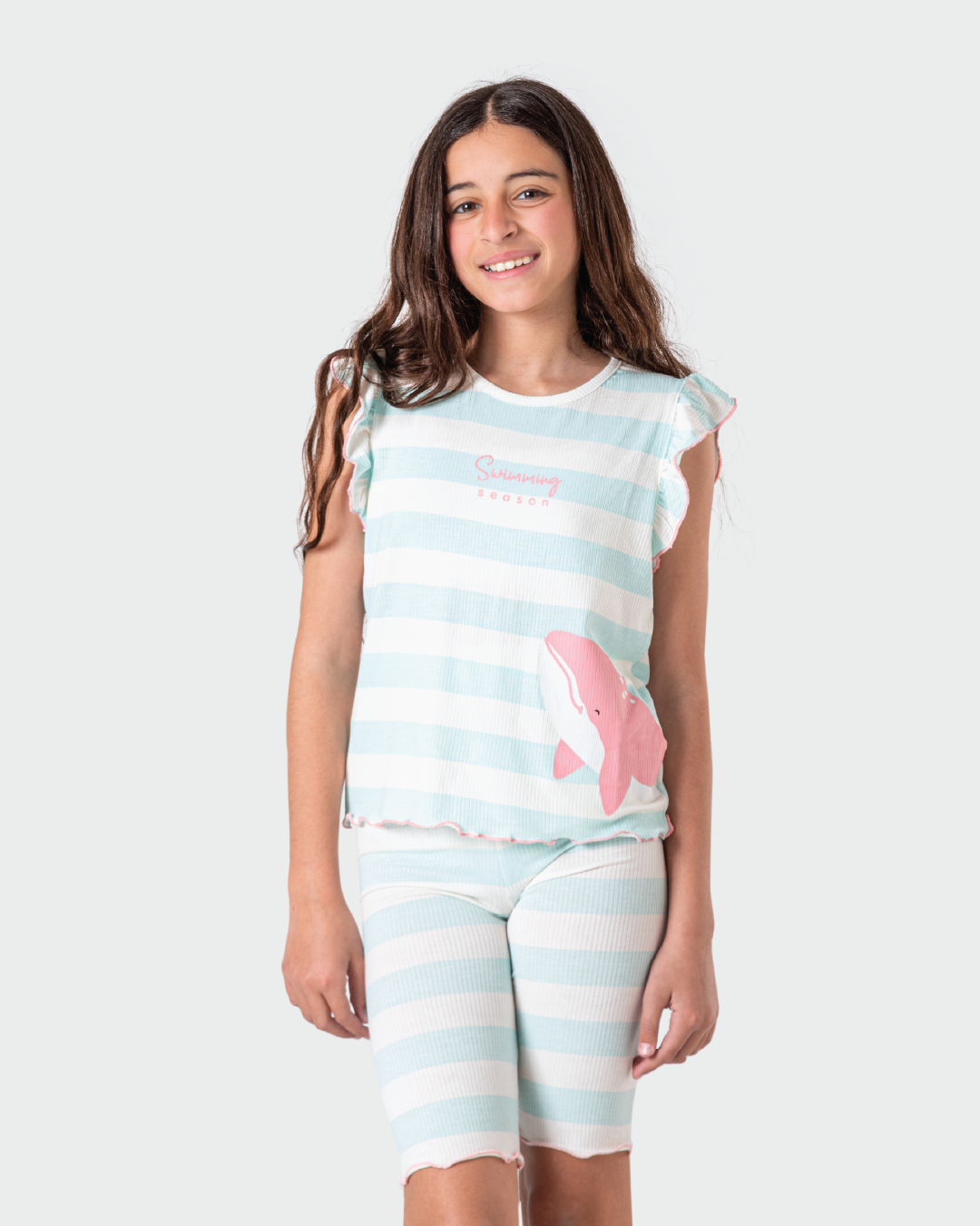 بيجاما مخططة بتصميم الحوت اللطيف