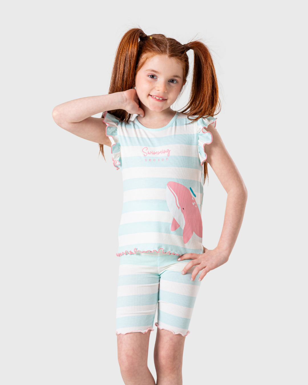 بيجاما مخططة بتصميم الحوت اللطيف