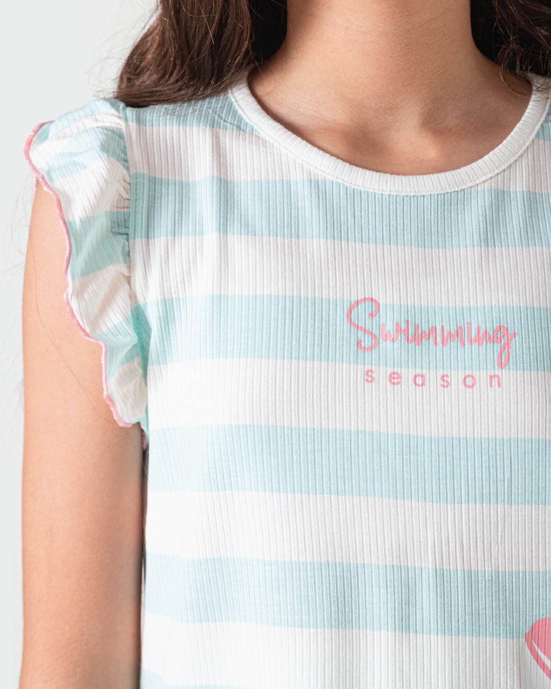 بيجاما مخططة بتصميم الحوت اللطيف