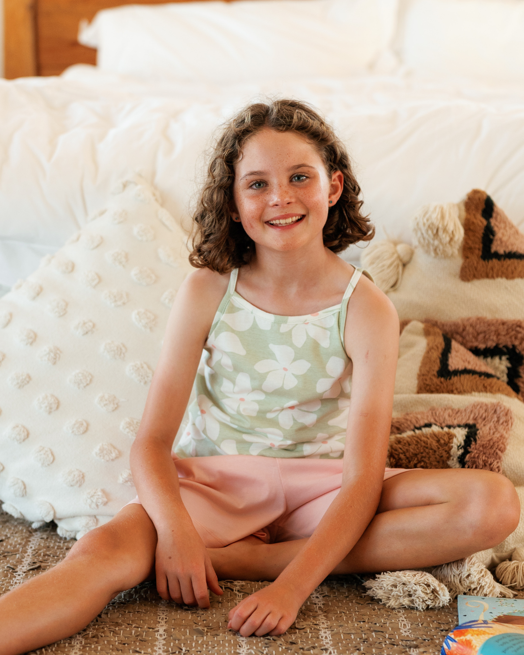 بيجاما بناتي بطبعة زهور كبيرة وألوان الحلوى