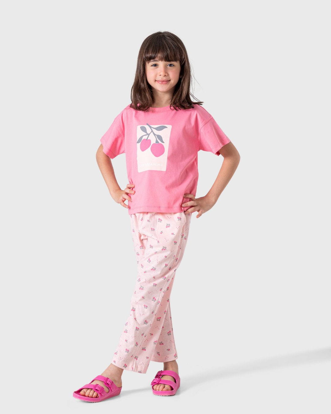 بيجاما بناتي بطبعة فواكه زاهية