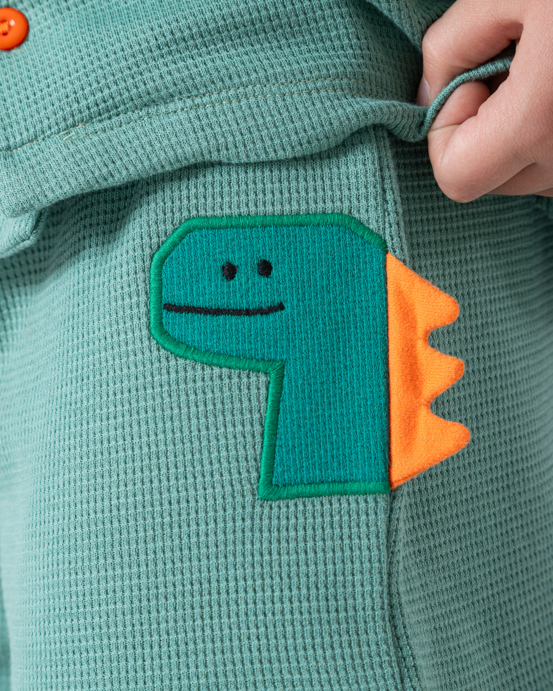 طقم وافل أولادي بقميص بأزرار