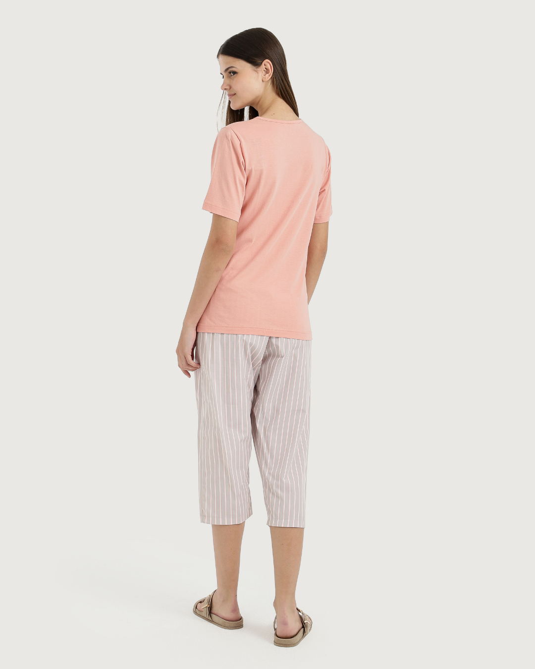 بيجاما حريمى نص كم و بنتاكور نسيج