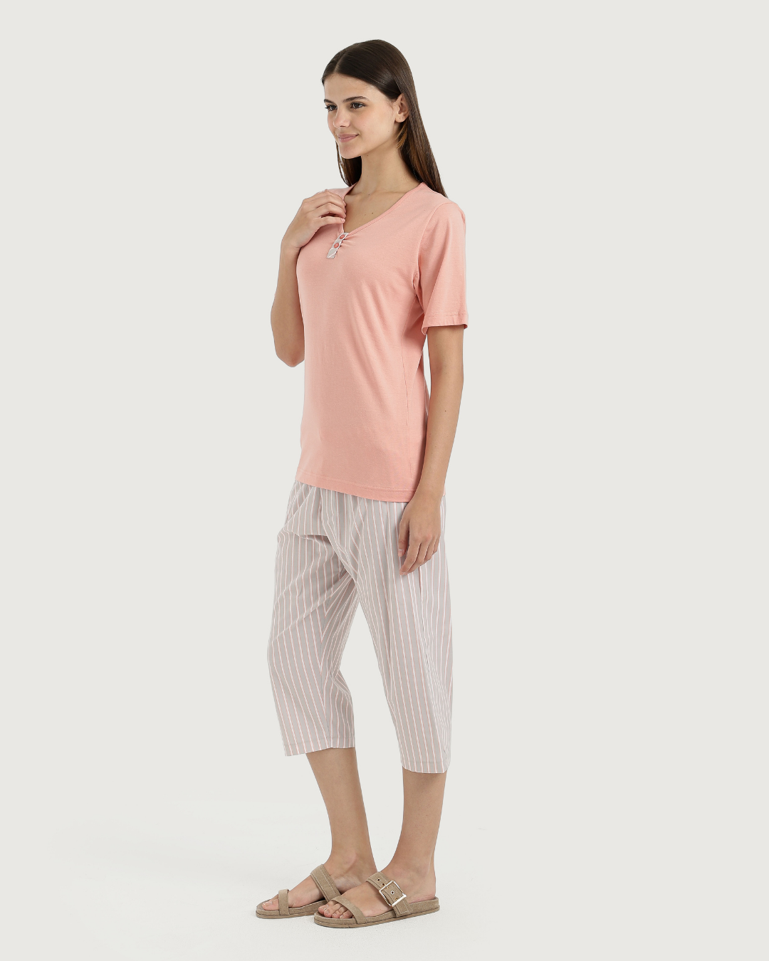 بيجاما حريمى نص كم و بنتاكور نسيج