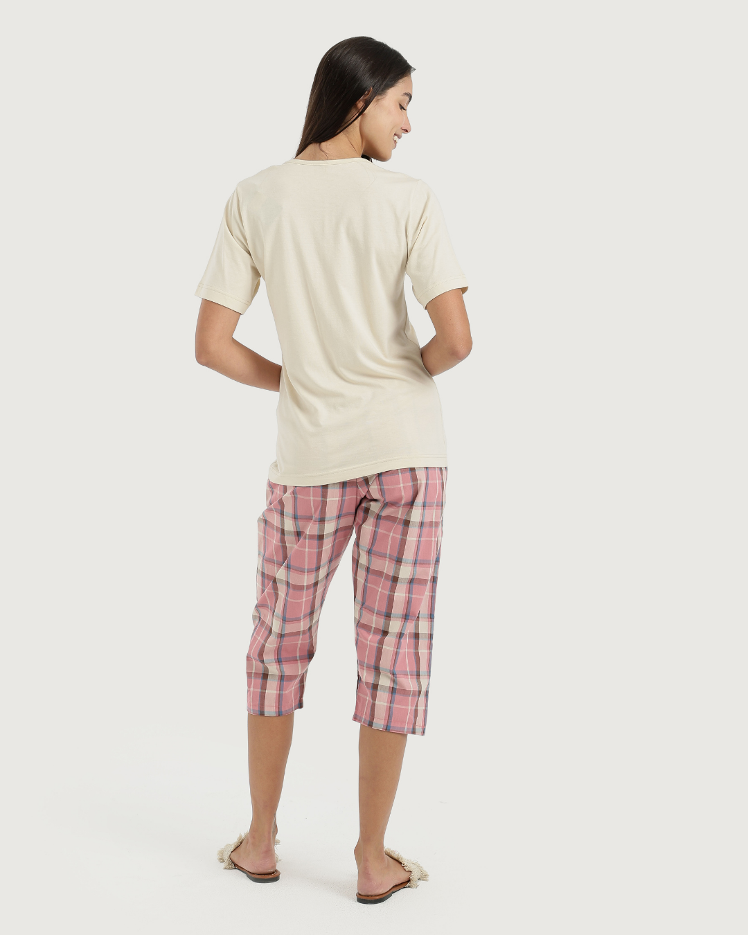 بيجاما حريمى نص كم و بنتاكور نسيج